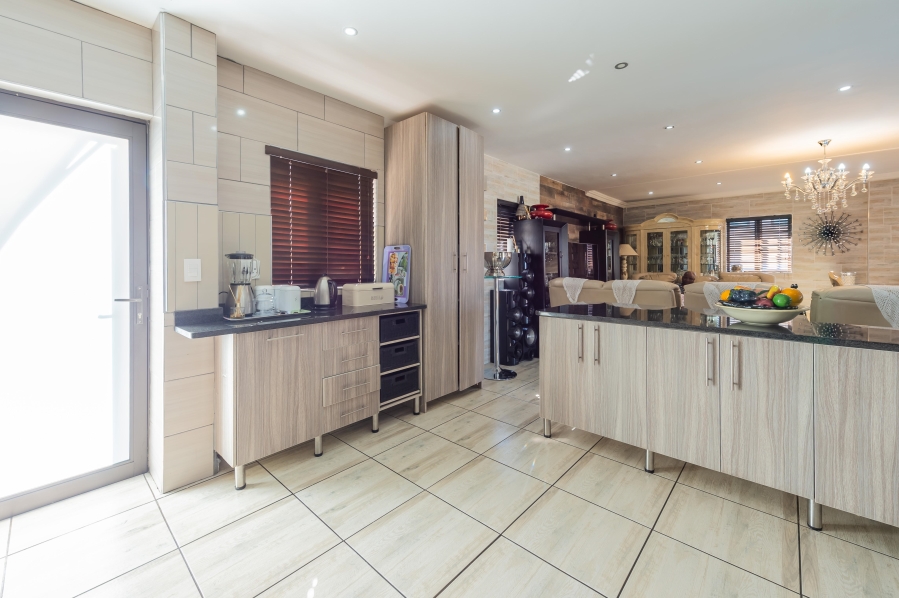 4 Bedroom Property for Sale in Geelhoutpark North West
